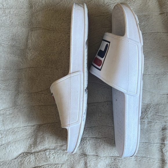 Fila slides - Picture 5 of 5